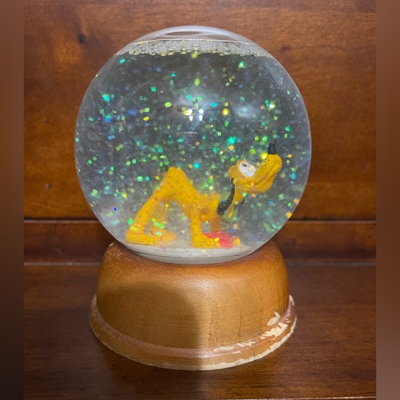 NE The First Limited Edition Disney Crystal Snow Globe Collection PLUTO - Picture 10 of 10